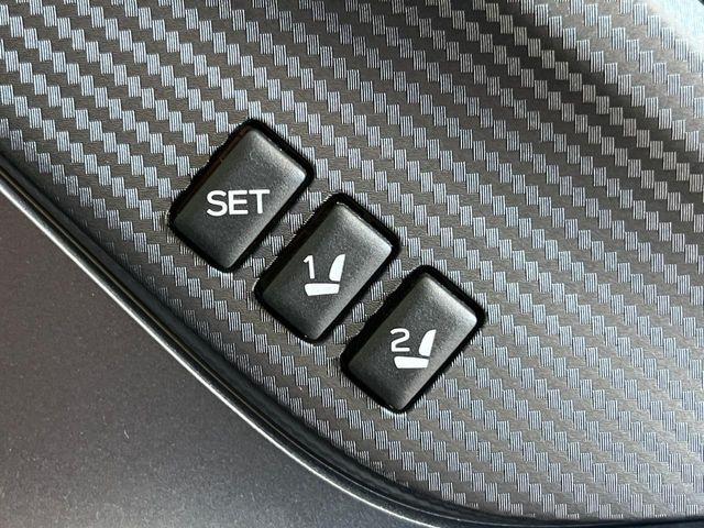 【メモリー機能付きパワーシート】ドライバーごとに設定したシート位置を記憶して、ボタン一つで切り替えできる便利な機能!運転する方が複数名いらっしゃるご家庭におすすめです♪
