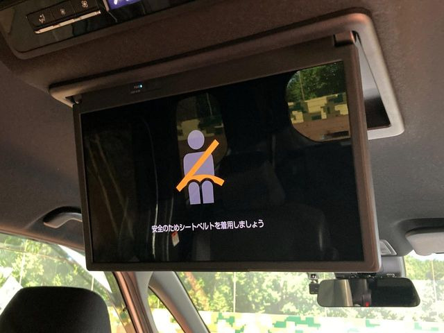 【12.1型フリップダウン】大画面モニターで後席でもエンタメをお楽しみいただけます。家族や友人とお出かけする機会が多い方に大人気です♪