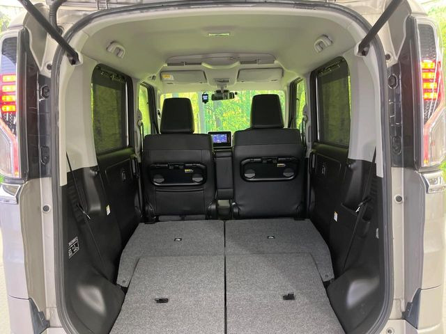 普段のお買い物や通勤、送迎等に十分な荷室スペースを確保しております。セカンドシートを倒すと、大きな荷物の積載も可能です♪