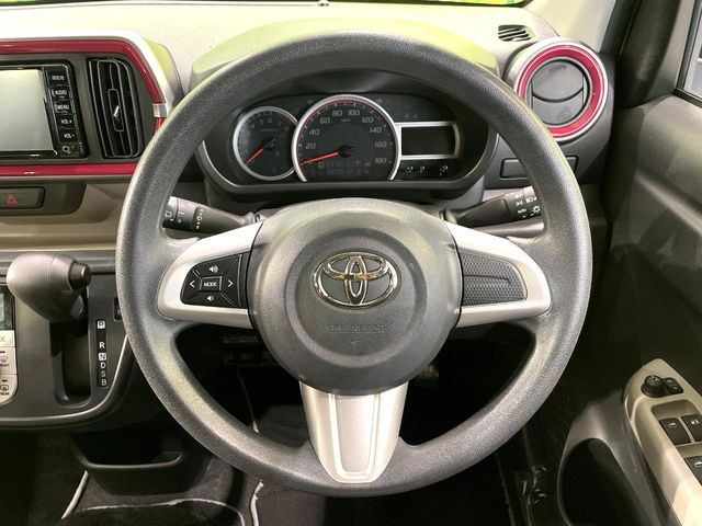 【ステアリングスイッチ】運転中、前方から目線をそらすことなく、オーディオ等の操作が可能な便利機能!安心&快適なドライブを演出してくれます♪