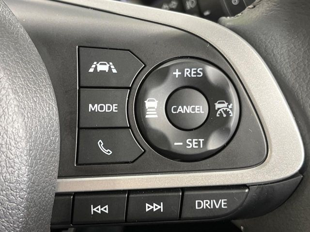 【アダプティブクルーズコントロール】高速道路での長距離走行が楽に!!自動で速度を保つクルーズコントロールが、衝突軽減システムと連携し、前方の車両を感知して車間を保つように速度調節してくれます!!