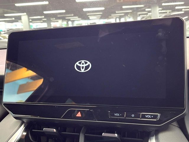 【12.3インチワイドナビ】高級感とインパクトのある大型ワイドナビを装備。各種オーディオ操作はもちろん、横長ワイド画面でのマップ2分割表示など、利便性も高いナビです♪