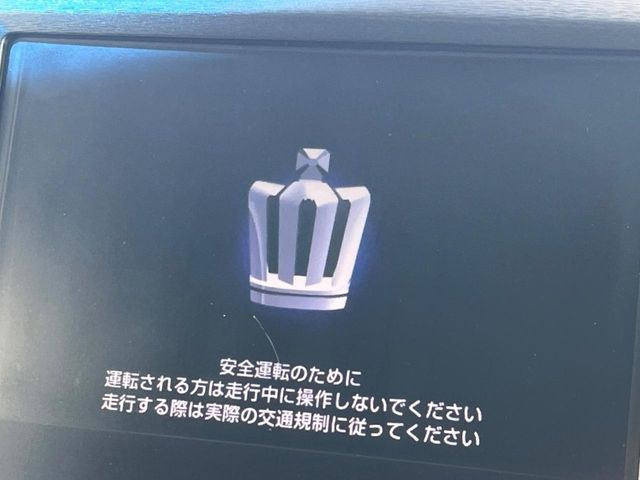 【純正ナビ】人気の純正ナビを装備しております。ナビの使いやすさはもちろん、オーディオ機能も充実!キャンプや旅行はもちろん、通勤や買い物など普段のドライブも楽しくなるはず♪