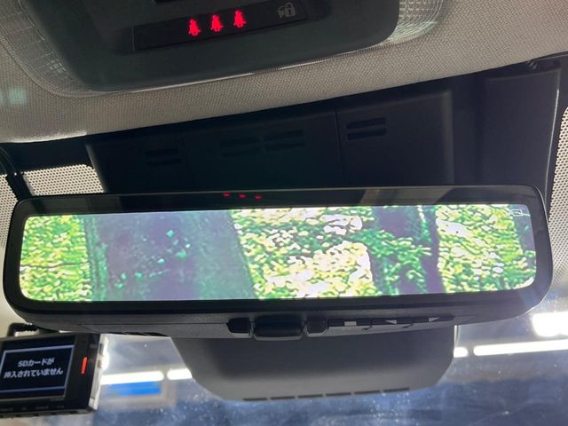 【デジタルインナーミラー】後席の大きな荷物や同乗者で後方が確認しづらい時でも安心!カメラが撮影した車両後方の映像をルームミラー内に表示。クリアな視界で状況の確認が可能です!