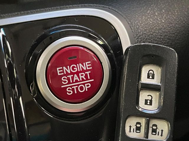�yHonda�X�}�[�g�L�[�z�J�o����|�P�b�g�ɓ��ꂽ�܂܂ł��h�A�̎{���E�������\�ȃX�}�[�g�L�[�𑕔��B�G���W���̃I���E�I�t�����J�M�����o���K�v����������Ƃ��Ă��֗��ł���