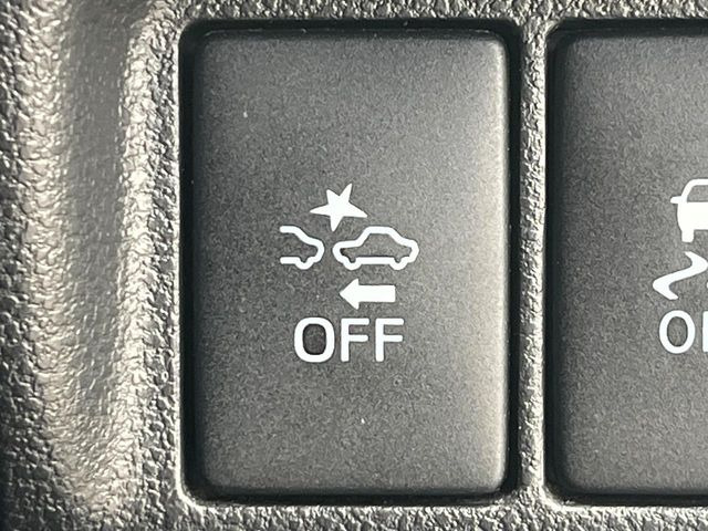 【スマートアシスト】走行中に前方の車両等を認識し、衝突しそうな時は警報とブレーキで衝突回避と被害軽減をアシスト。より安全にドライブをお楽しみいただけます。