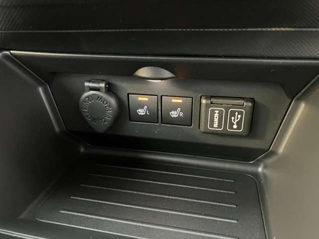運転席助手席 シートヒーター!シートの座面を温め、冬の寒い日のドライブを快適にします。