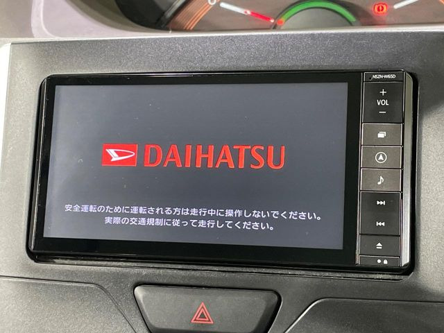 【純正ナビ】人気の純正ナビを装備。オーディオ機能も充実しており、Bluetooth接続すればお持ちのスマホやMP3プレイヤーの音楽を再生可能!毎日の運転がさらに楽しくなります!!