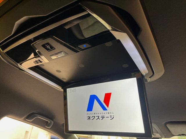 【フリップダウンモニター】大画面モニターで後席でもエンタメをお楽しみいただけます。小さなお子様にも大人気の装備です♪