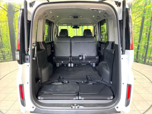 普段のお買い物や通勤、送迎等に十分な荷室スペースを確保しております。セカンドシートを倒すと、大きな荷物の積載も可能です♪