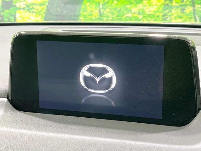 【純正ナビ】人気の純正ナビを装備しております。ナビの使いやすさはもちろん、オーディオ機能も充実!キャンプや旅行はもちろん、通勤や買い物など普段のドライブも楽しくなるはず♪