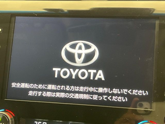 【メーカー純正ナビ】インテリアに溶け込むスタイリッシュな「専用設計」メーカーナビを装備♪視認性や操作性など基本性能にも優れ、より上質なカーライフをお楽しみいただけます。