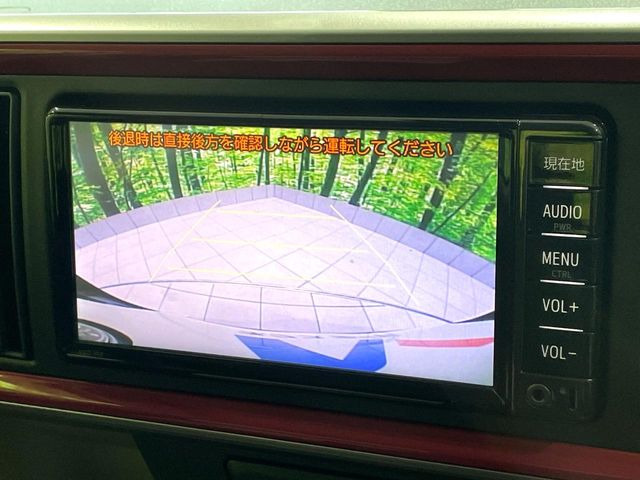 【バックカメラ】駐車時に後方がリアルタイム映像で確認できます。大型商業施設や立体駐車場での駐車時や、夜間のバック時に大活躍!運転スキルに関わらず、今や必須となった装備のひとつです!