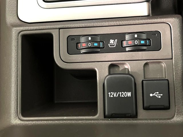 【シートヒーター&ベンチレーション】夏場は涼しい風でお尻や背中の熱やムレを防ぎ、冬はエアコンよりも早く温まってポカポカに!季節を問わず快適に過ごせます。