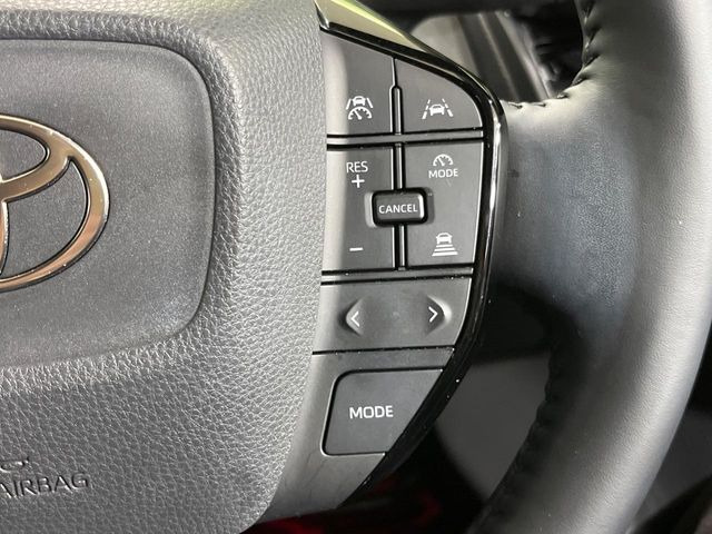 【レーダークルーズコントロール】高速道路での長距離走行が楽に!!自動で速度を保つクルーズコントロールが、衝突軽減システムと連携し、前方の車両を感知して車間を保つように速度調節してくれます!!
