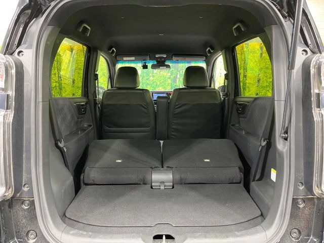 普段のお買い物や通勤、送迎等に十分な荷室スペースを確保しております。セカンドシートを倒すと、大きな荷物の積載も可能です♪