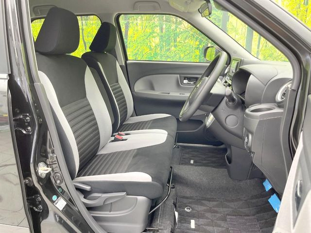 運転席シート廻りは使用感も少なく、良好な状態となっています。丁寧に使われていたことがよくわかりますね。