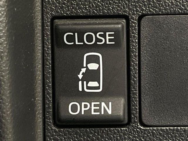 【パワースライドドア】スマートキーや運転席のスイッチでスライドドアの開閉が可能♪電動だから力を入れてドアを開ける必要が無く、小さいお子様でも、重い荷物を持っている時もラクに開け閉めできます♪