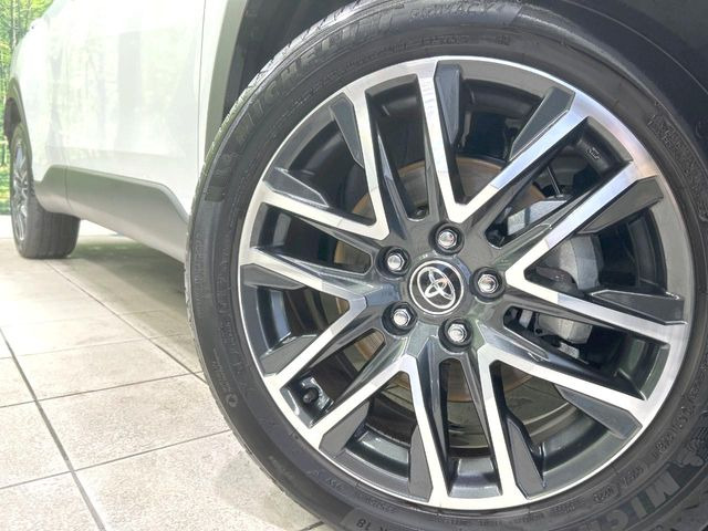 �y����18�C���`�A���~�z�C�[���z�O�ςɃ}�b�`���������A���~�z�C�[���𑕒����Ă���܂��B�e��ЊO�A���~�z�C�[����A�X�^�b�h���X�^�C�����戵�����Ă���܂��B���񂲑��k����������