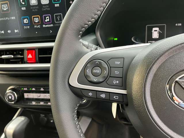 ステアリングオーディオスイッチ!オーディオのチャンネル、ボリューム調整などドライバーの視線移動や焦点の調節を減らし、安全運転に貢献します。