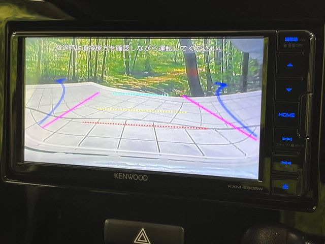 【バックカメラ】駐車時に後方がリアルタイム映像で確認できます。大型商業施設や立体駐車場での駐車時や、夜間のバック時に大活躍!運転スキルに関わらず、今や必須となった装備のひとつです!