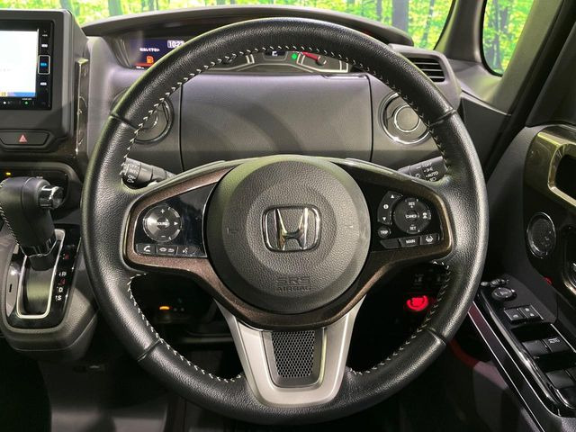 【アダプティブクルーズコントロール】高速道路での長距離走行が楽に!!自動で速度を保つクルーズコントロールが、衝突軽減システムと連携し、前方の車両を感知して車間を保つように速度調節してくれます!!