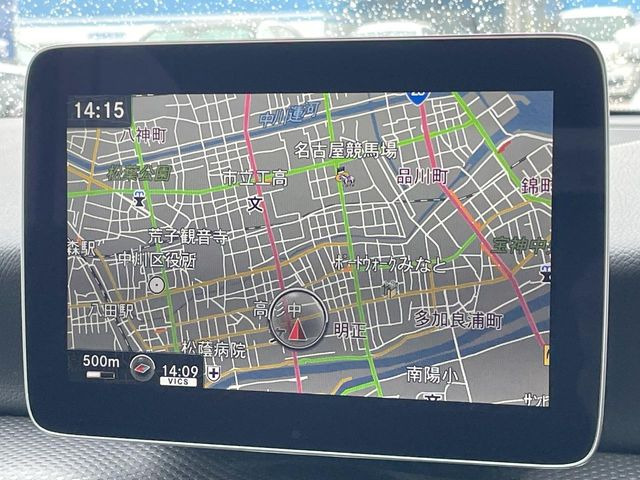●純正ナビ:一体感のあるナビは、高級感ある車内を演出してくれます。オーディオ機能も充実しておりますので、運転もより楽しめます♪