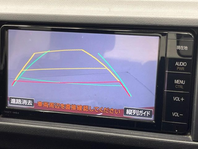 【バックカメラ】駐車時に後方がリアルタイム映像で確認できます。大型商業施設や立体駐車場での駐車時や、夜間のバック時に大活躍!運転スキルに関わらず、今や必須となった装備のひとつです!