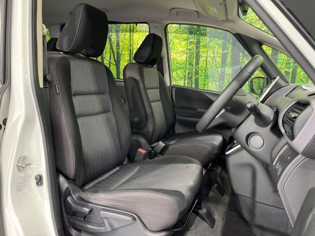 運転席シート廻りは使用感も少なく、良好な状態となっています。丁寧に使われていたことがよくわかりますね。