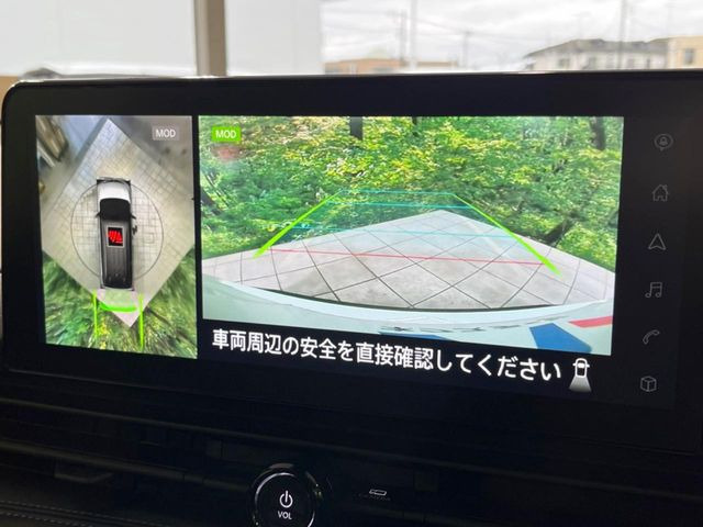 【アラウンドビューモニター】専用のカメラにより、上から見下ろしたような視点で360度クルマの周囲を確認することができます☆死角部分も確認しやすく、狭い場所での切り返しや駐車もスムーズに行えます。