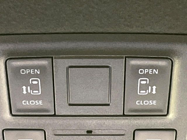 【両側パワースライドドア】スマートキーや運転席のスイッチで後席両側スライドドアの開閉が可能♪電動だから力を入れてドアを開ける必要が無く、小さなお子様でも簡単に開け閉めでき快適です♪