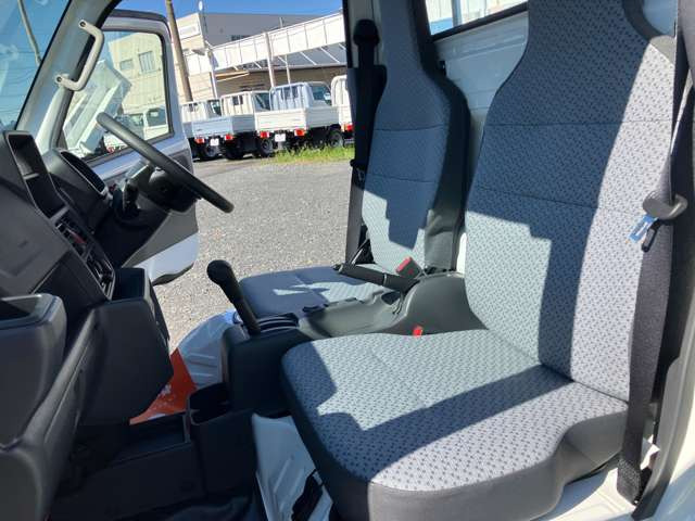 清潔なキャビン内☆運転ラクラク4AT!