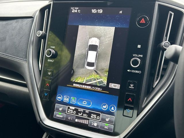【マルチテレインモニター】車のフロントやサイドのカメラ画像を同時にモニター表示することで、悪路や狭い道を走行時でも周囲の状況確認ができ安心!本格SUVにうれしい装備です♪