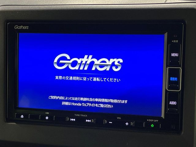 【純正ナビ】人気の純正ナビを装備しております。ナビの使いやすさはもちろん、オーディオ機能も充実!キャンプや旅行はもちろん、通勤や買い物など普段のドライブも楽しくなるはず♪