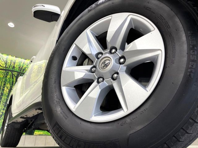 �y����17�C���`�A���~�z�C�[���z�O�ςɃ}�b�`���������A���~�z�C�[���𑕒����Ă���܂��B�e��ЊO�A���~�z�C�[����A�X�^�b�h���X�^�C�����戵�����Ă���܂��B���񂲑��k����������