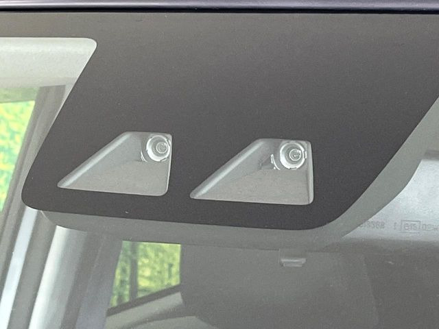 【スマートアシスト】走行中に前方の車両等を認識し、衝突しそうな時は警報とブレーキで衝突回避と被害軽減をアシスト。より安全にドライブをお楽しみいただけます。