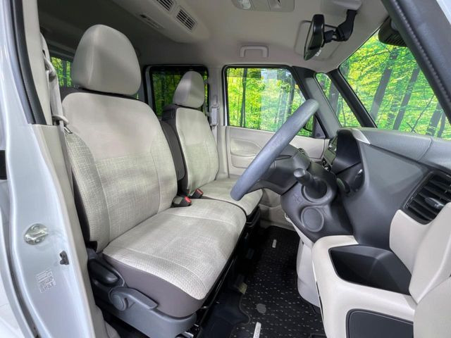 運転席シート廻りは使用感も少なく、良好な状態となっています。丁寧に使われていたことがよくわかりますね。