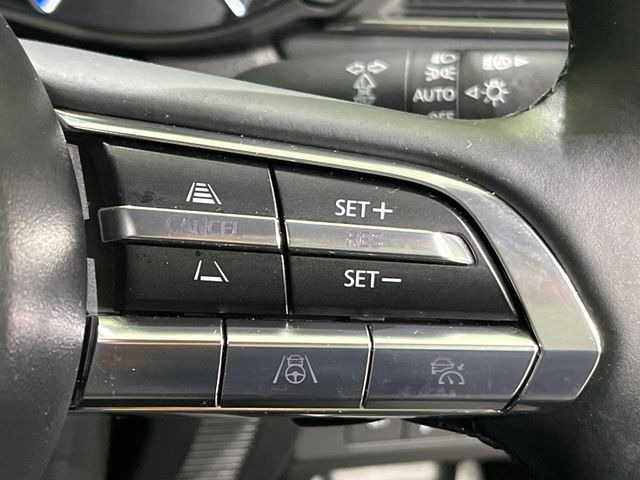 【マツダ・レーダークルーズコントロール】高速道路での長距離走行が楽に!自動で速度を保つクルーズコントロールが、衝突軽減システムと連携し、前方の車両を感知して車間を保つように速度調節してくれます!!