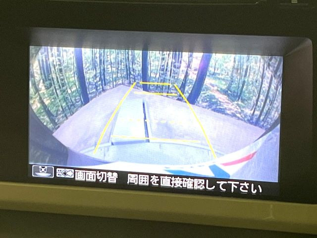 【バックカメラ】駐車時に後方がリアルタイム映像で確認できます。大型商業施設や立体駐車場での駐車時や、夜間のバック時に大活躍!運転スキルに関わらず、今や必須となった装備のひとつです!