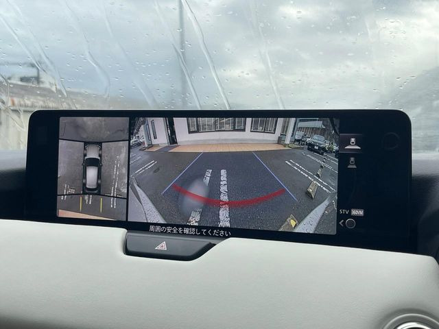 【360&deg;ビューモニター】専用のカメラにより、上から見下ろしたような視点で360度クルマの周囲を確認することができます☆死角部分も確認しやすく、狭い場所での切り返しや駐車もスムーズに行えます。