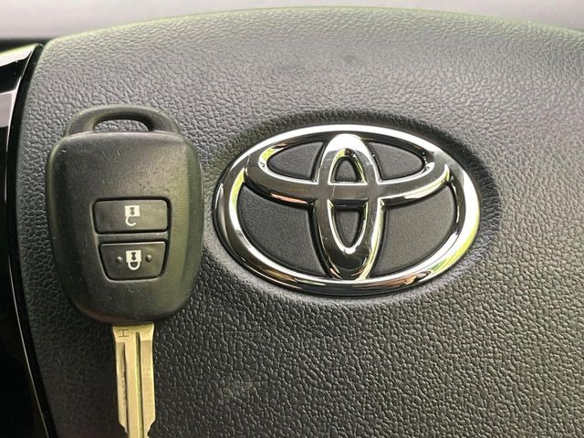 【キーレス】少し離れた場所からでもボタン一つでドアの開錠・施錠ができるのでとっても便利!ドアの鍵穴周りに傷をつけることもありません♪