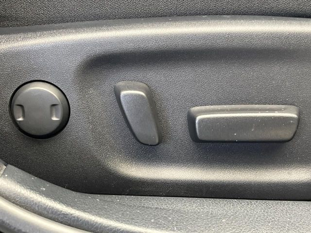【パワーシート】スイッチ一つで簡単にシートの微調整が可能!電動だから力もいりません!快適なシートポジションにセットして、快適なドライブをお楽しみください。