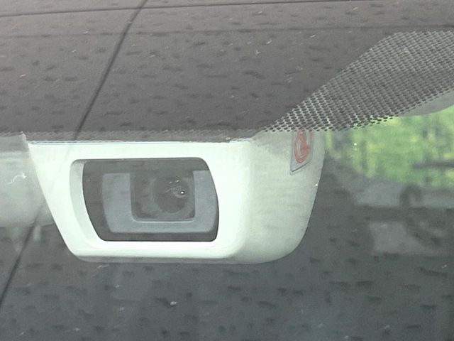 【アイサイトVer3】前方の車両等を検知し、衝突しそうな時は警報で注意を促し、ブレーキを踏む力をサポート。ブレーキを踏めなかった場合は衝突被害軽減ブレーキが作動、衝突回避をサポートします。