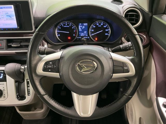 【純正革巻きステアリング】上質な革を使用することで、手にしっかり馴染みとても運転しやすいハンドルです♪