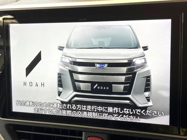【純正ナビ】人気の純正ナビを装備しております。ナビの使いやすさはもちろん、オーディオ機能も充実!キャンプや旅行はもちろん、通勤や買い物など普段のドライブも楽しくなるはず♪