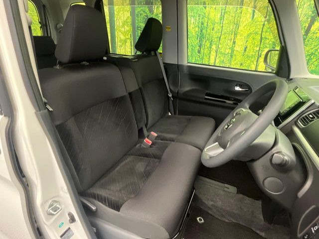 運転席シート廻りは使用感も少なく、良好な状態となっています。前オーナー様が丁寧に使っていたことがよくわかりますね。