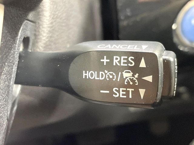 【レーダークルーズコントロール】高速道路での長距離走行が楽に!!自動で速度を保つクルーズコントロールが、衝突軽減システムと連携し、前方の車両を感知して車間を保つように速度調節してくれます!!
