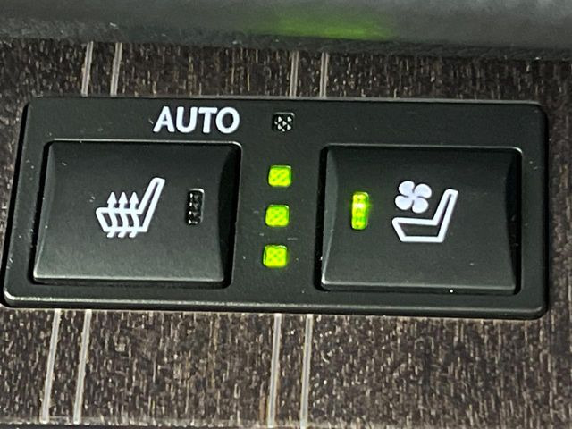 【シートヒーター&ベンチレーション】夏場は涼しい風でお尻や背中の熱やムレを防ぎ、冬はエアコンよりも早く温まってポカポカに!季節を問わず快適に過ごせます。