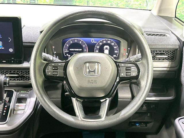 【アダプティブクルーズコントロール】高速道路での長距離走行が楽に!!自動で速度を保つクルーズコントロールが、衝突軽減システムと連携し、前方の車両を感知して車間を保つように速度調節してくれます!!
