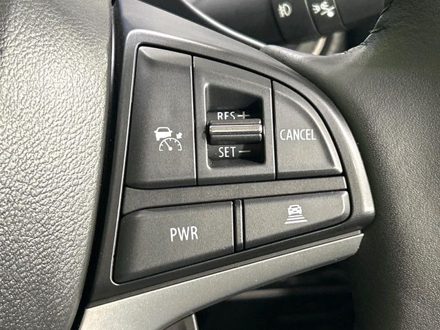 【アダプティブクルーズコントロール】高速道路での長距離走行が楽に!!自動で速度を保つクルーズコントロールが、衝突軽減システムと連携し、前方の車両を感知して車間を保つように速度調節してくれます!!